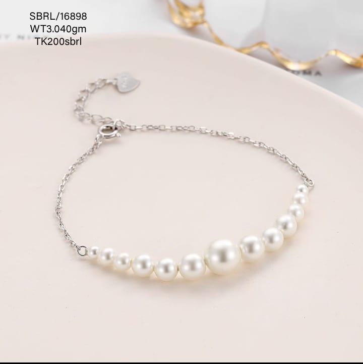 UNIQUE DESIGN PEARL WITH SILVER CHAIN BRACELET