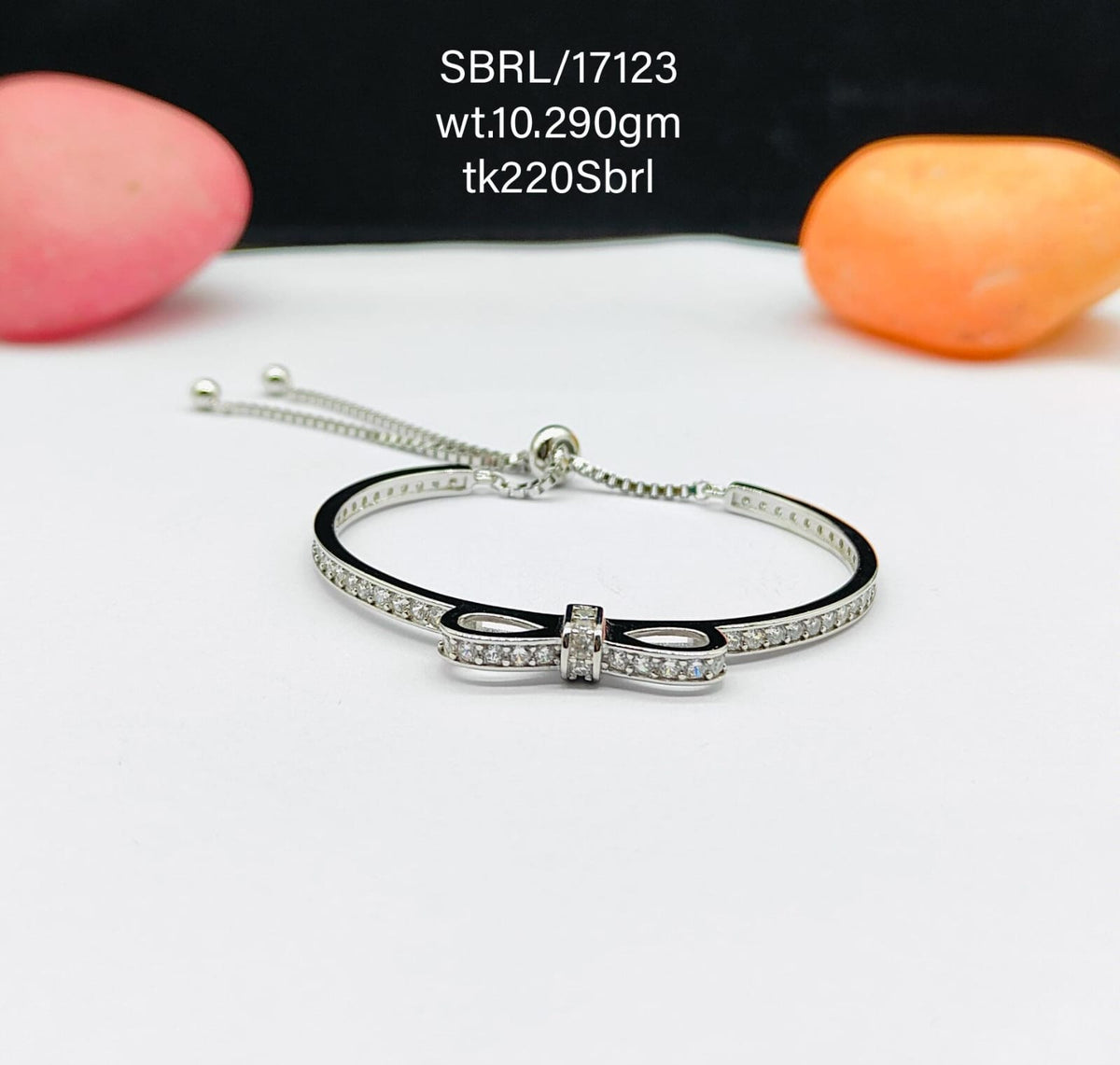 EXCLUSIVE SILVER BRACELET