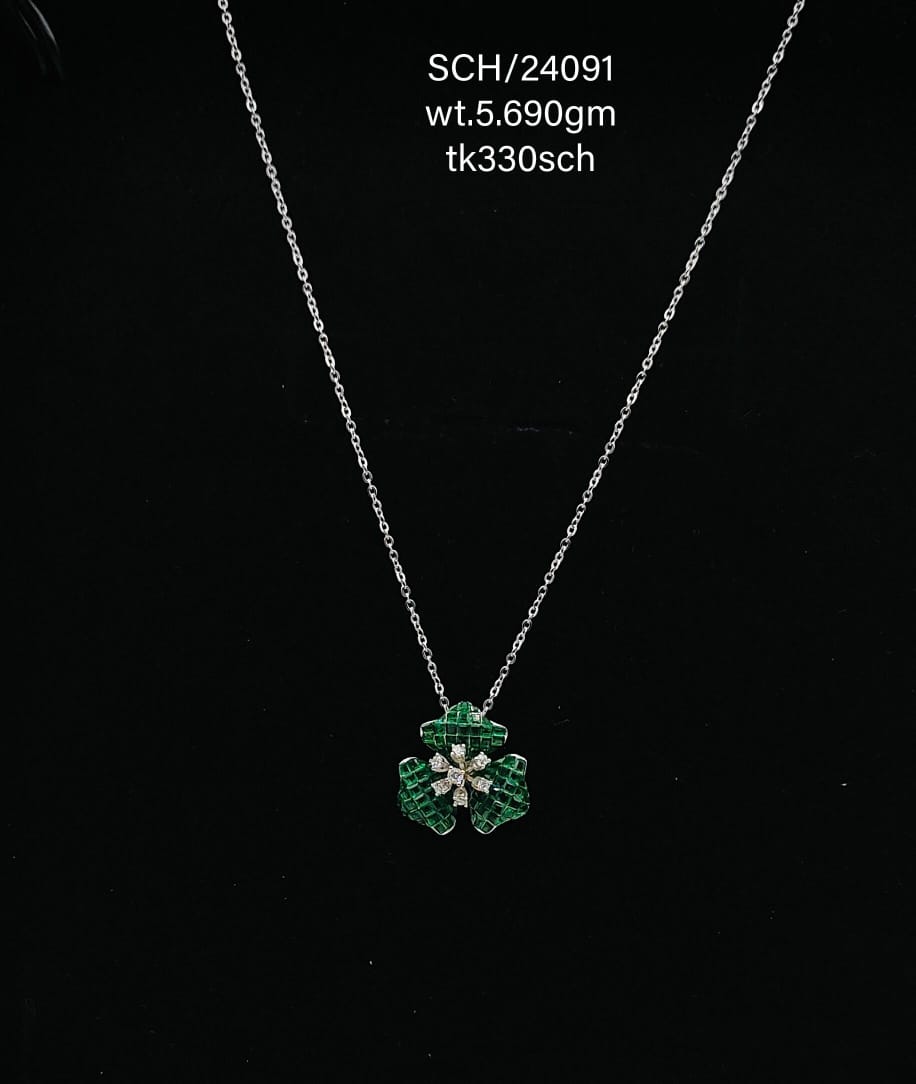 BEAUTIFUL FLOWER PENDANT SILVER CHAIN