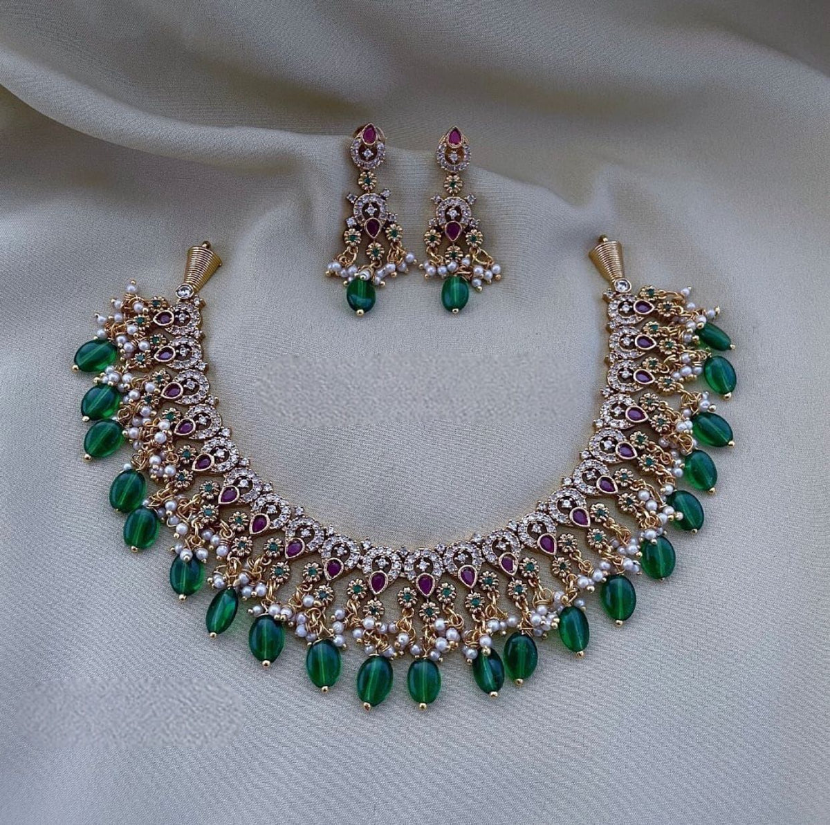 ANTIQUE  SIMPLE AND ELEGANT SHORT NECKLACE AND EARRINGS