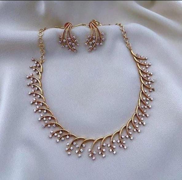 AD STONE CHOKER NECKLACE WITH MATCHING EARRINGS