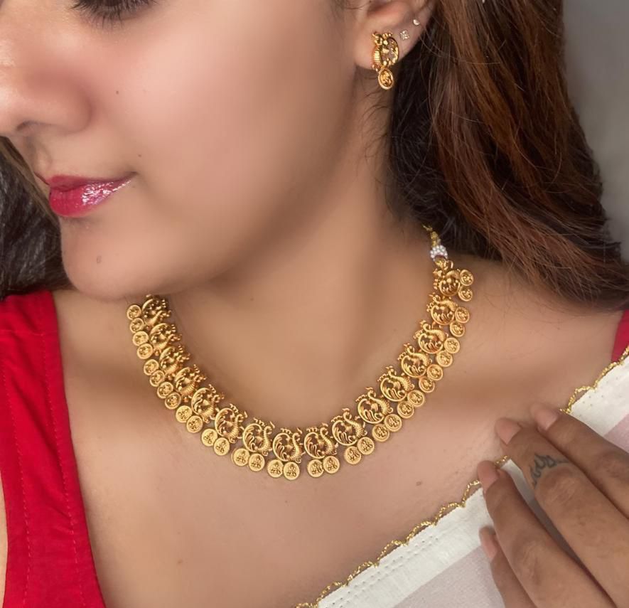 THE JEWELLERY LOOKING GOLD - NECKLACE  AND EARRINGS SET,POSSIBLY  FEATURING TRADITIONAL INDIAN DESIGN ELEMENTS